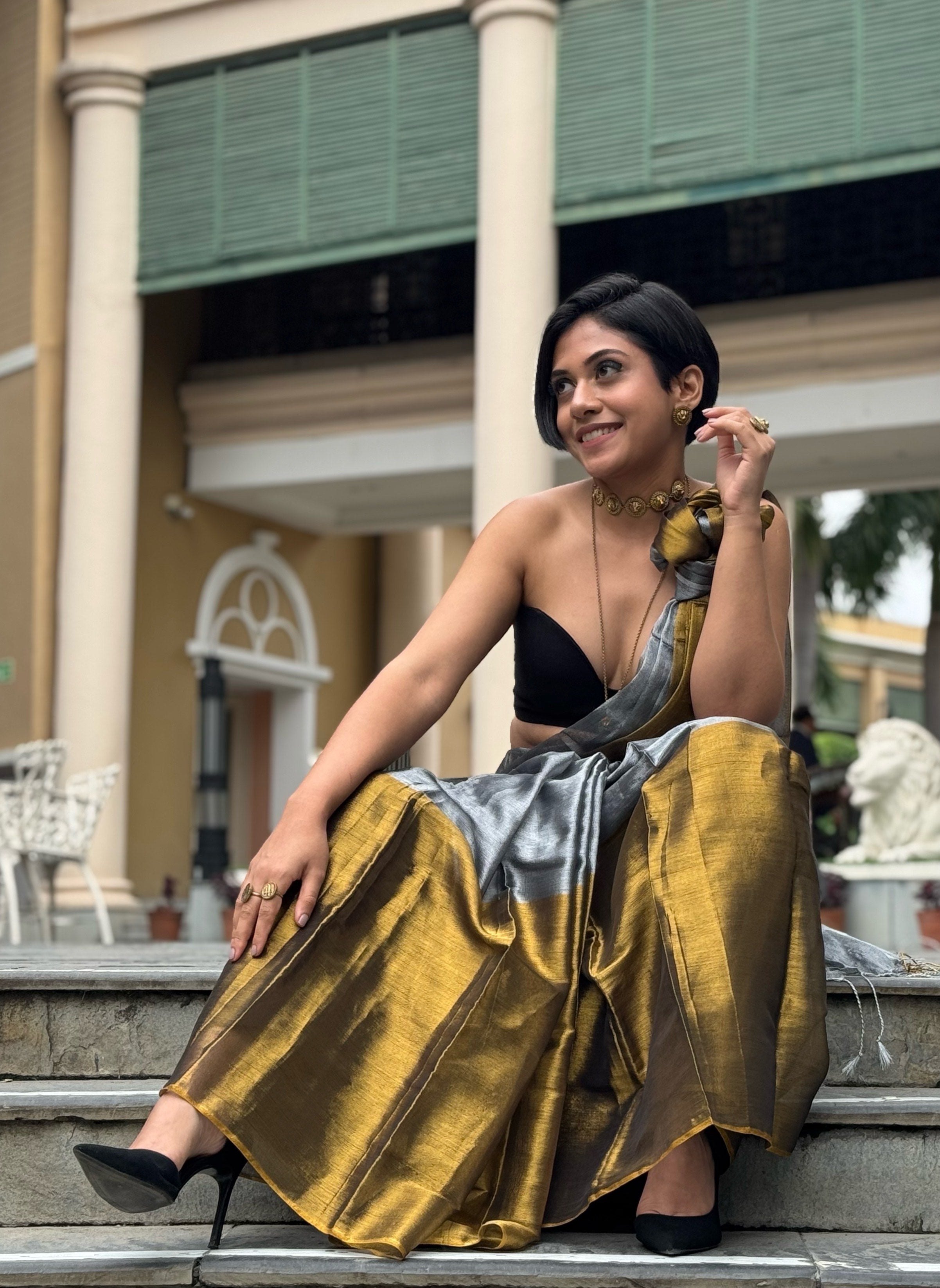 Tissue saree in dual tone shade.