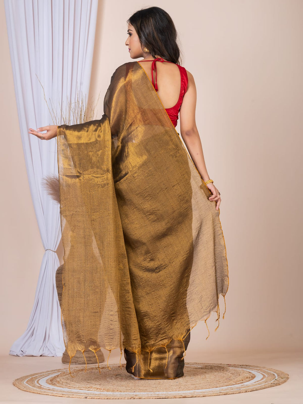 Plain Raga tissue saree.